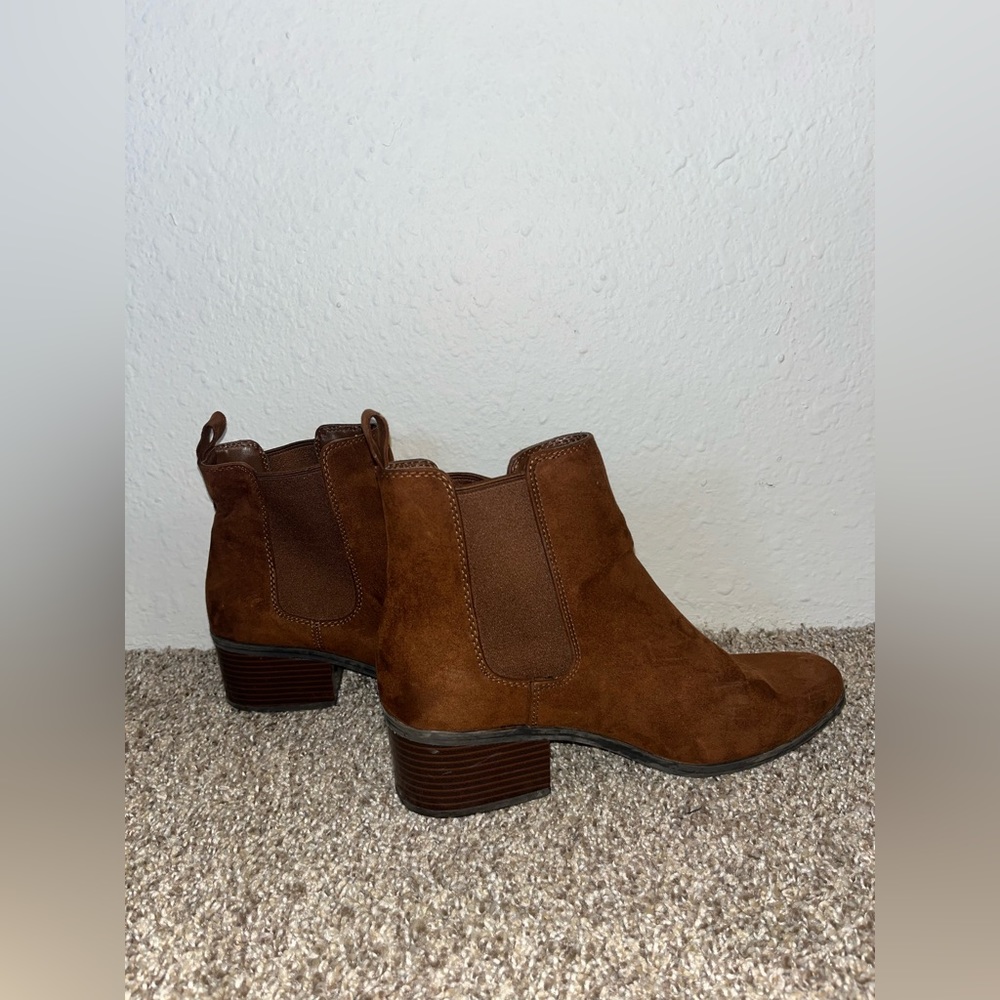 Target Women’s 9 Brown Suede Boots